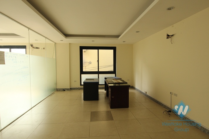 Nice office with nature light for rent in Tay Ho district 